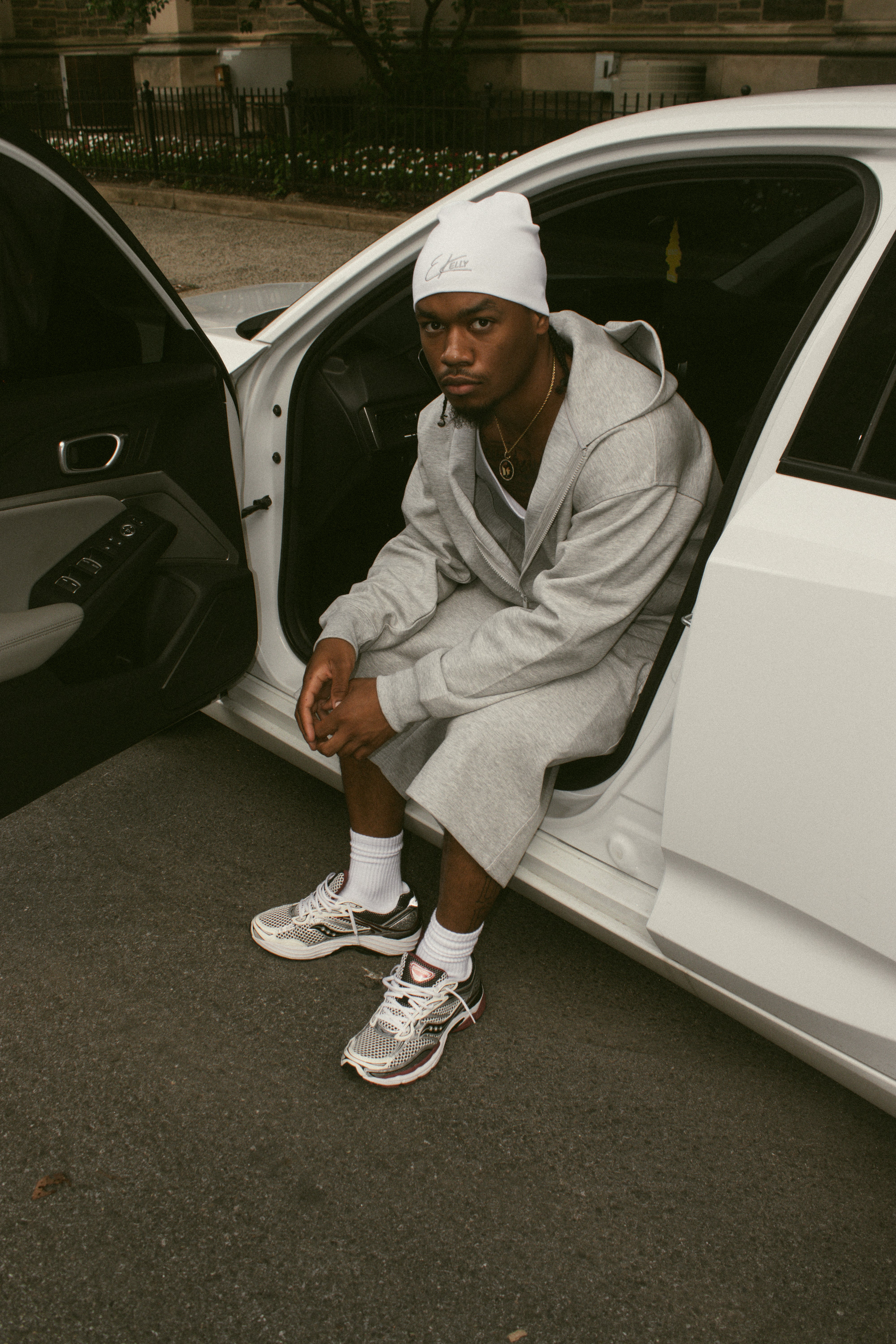 EKelly White/Silver Skull Cap